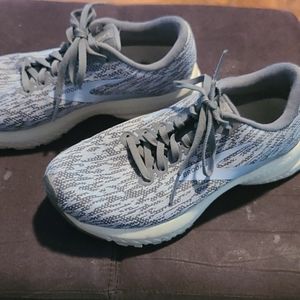 Brooks Launch 7